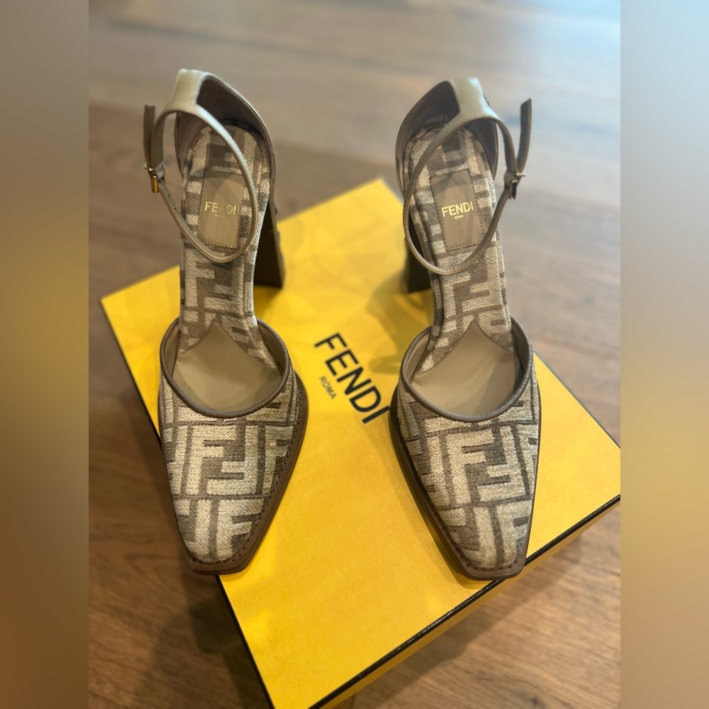🔹 Fendi Jaquard  Velvet Heels, 7 1/2 - Picture 3 of 13